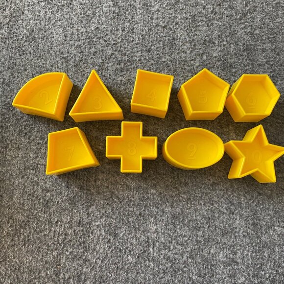 Tupperware Vintage Classic Shape-O Ball Red & Blue w/Yellow Shapes Learning Toy - Picture 2 of 12